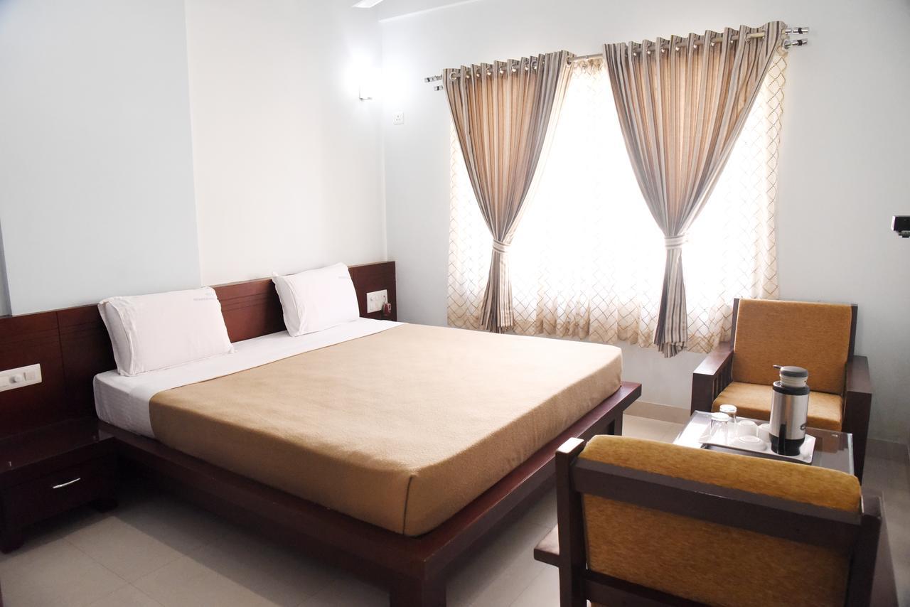 Hotel Akshayadhara Subrahmanya Buitenkant foto