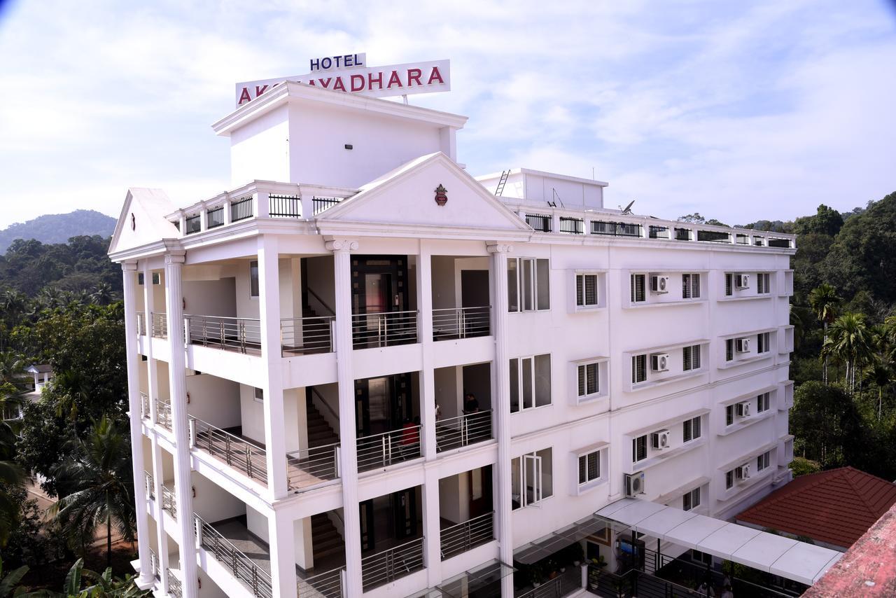 Hotel Akshayadhara Subrahmanya Buitenkant foto