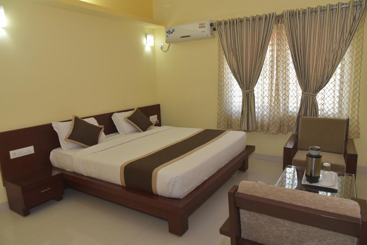 Hotel Akshayadhara Subrahmanya Buitenkant foto